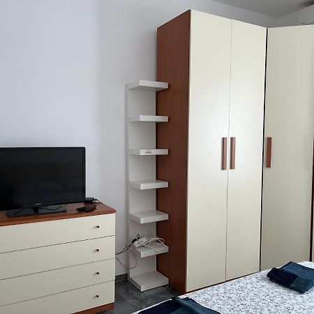 Bilocale Roggia Scagna 7 Lägenhet Milano Exteriör bild